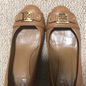 Tory Burch Tan Low Wedge/Pumps  size 7.5